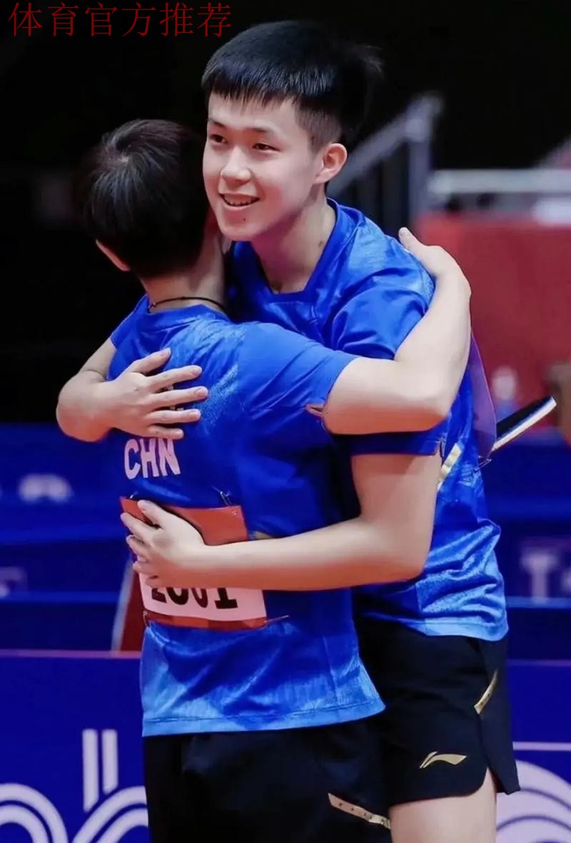 王楚钦叮嘱孙颖莎保护腿部,八年搭档并肩前行 王楚钦叮嘱孙颖莎保护腿部,八年搭档并肩前行